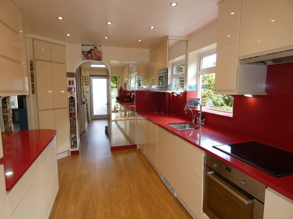 Kitchen- click for photo gallery